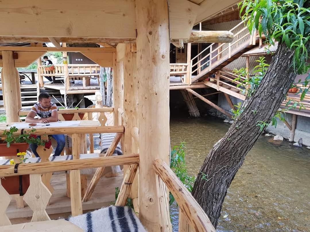 Casuta Din Povesti Hotel Arada Luaran gambar